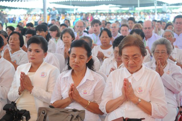 Chùm ảnh: Lễ đốt nến cầu nguyện hòa bình nhân đại lễ Phật đản LHQ 2011 tại Thái Lan
