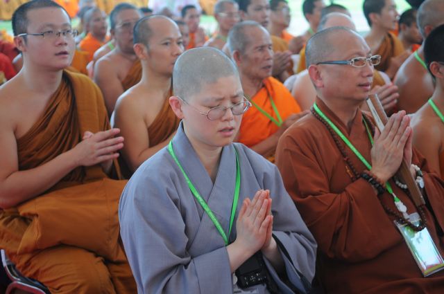 Chùm ảnh: Lễ đốt nến cầu nguyện hòa bình nhân đại lễ Phật đản LHQ 2011 tại Thái Lan