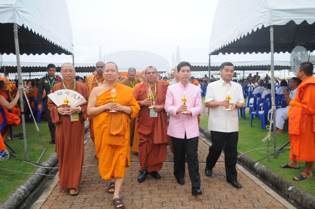 Chùm ảnh: Lễ đốt nến cầu nguyện hòa bình nhân đại lễ Phật đản LHQ 2011 tại Thái Lan
