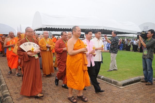 Chùm ảnh: Lễ đốt nến cầu nguyện hòa bình nhân đại lễ Phật đản LHQ 2011 tại Thái Lan