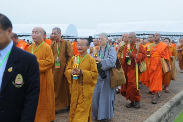 Chùm ảnh: Lễ đốt nến cầu nguyện hòa bình nhân đại lễ Phật đản LHQ 2011 tại Thái Lan