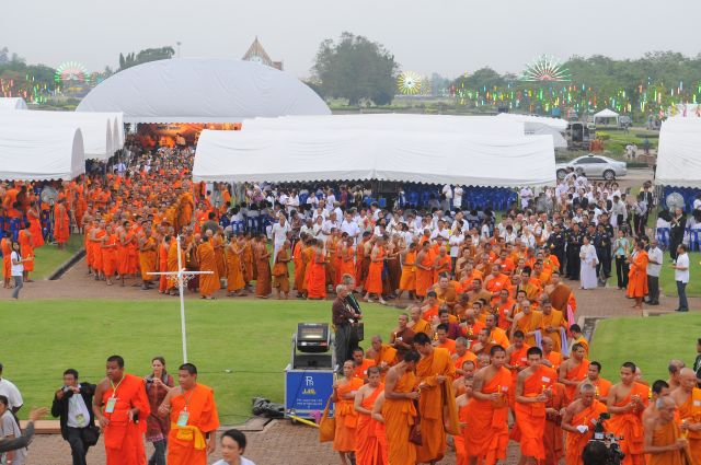 Chùm ảnh: Lễ đốt nến cầu nguyện hòa bình nhân đại lễ Phật đản LHQ 2011 tại Thái Lan