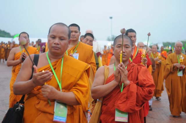 Chùm ảnh: Lễ đốt nến cầu nguyện hòa bình nhân đại lễ Phật đản LHQ 2011 tại Thái Lan
