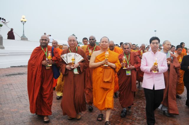 Chùm ảnh: Lễ đốt nến cầu nguyện hòa bình nhân đại lễ Phật đản LHQ 2011 tại Thái Lan