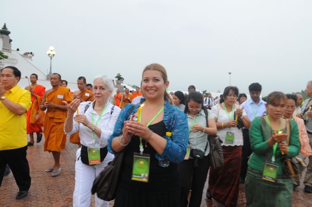 Chùm ảnh: Lễ đốt nến cầu nguyện hòa bình nhân đại lễ Phật đản LHQ 2011 tại Thái Lan
