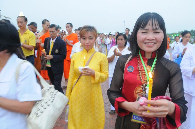 Chùm ảnh: Lễ đốt nến cầu nguyện hòa bình nhân đại lễ Phật đản LHQ 2011 tại Thái Lan