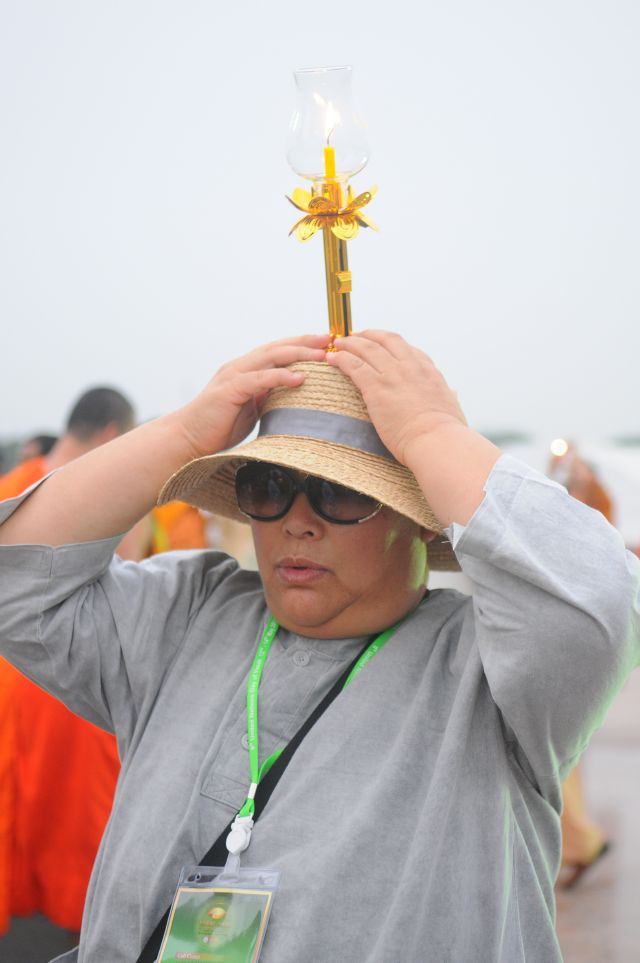 Chùm ảnh: Lễ đốt nến cầu nguyện hòa bình nhân đại lễ Phật đản LHQ 2011 tại Thái Lan