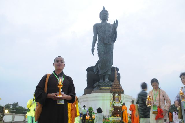 Chùm ảnh: Lễ đốt nến cầu nguyện hòa bình nhân đại lễ Phật đản LHQ 2011 tại Thái Lan