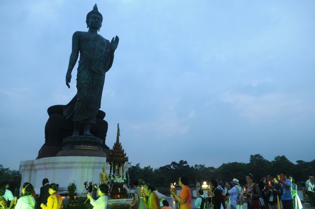 Chùm ảnh: Lễ đốt nến cầu nguyện hòa bình nhân đại lễ Phật đản LHQ 2011 tại Thái Lan