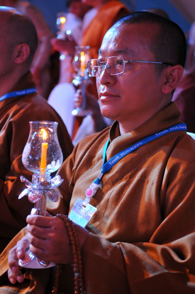 Chùm ảnh: Lễ đốt nến cầu nguyện hòa bình nhân đại lễ Phật đản LHQ 2011 tại Thái Lan