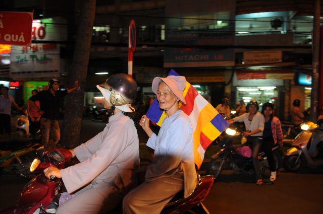 Phật giáo Tp. HCM diễn hành xe hoa mừng Phật đản