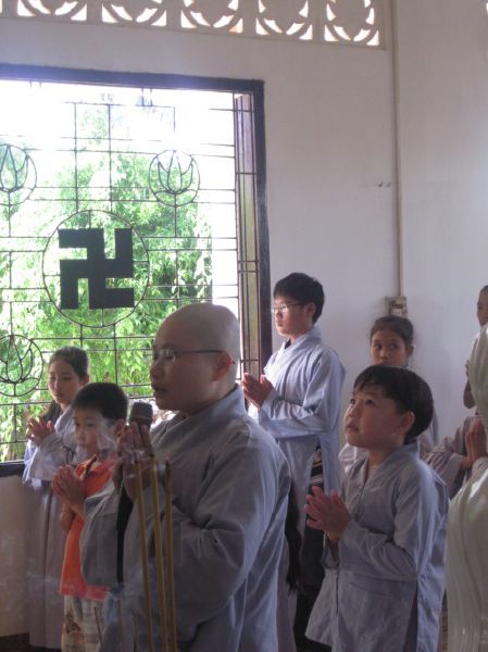 Một ngày tu học hướng về hai đấng sinh thành