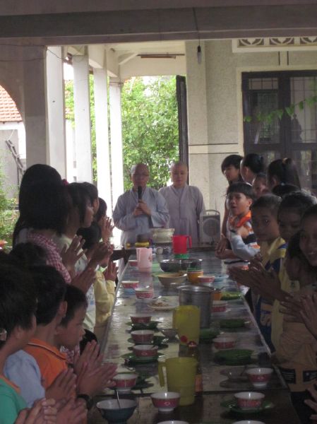 Một ngày tu học hướng về hai đấng sinh thành
