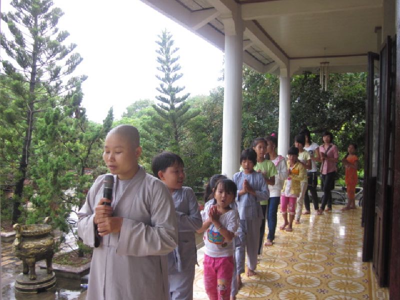 Một ngày tu học hướng về hai đấng sinh thành