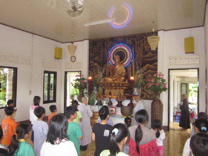 Một ngày tu học hướng về hai đấng sinh thành