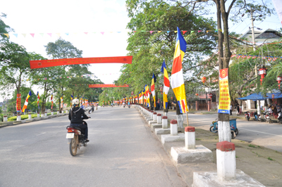 Chùm ảnh: Không khí nô nức chuẩn bị cho Đại lễ Phật đản PL 2555 - DL 2011 tại Lạng Sơn