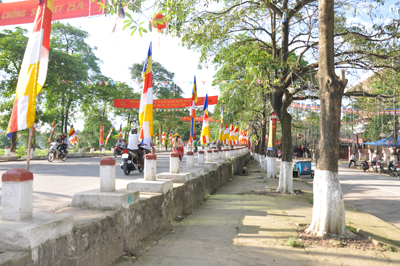Chùm ảnh: Không khí nô nức chuẩn bị cho Đại lễ Phật đản PL 2555 - DL 2011 tại Lạng Sơn