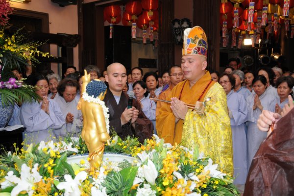 Chùa Long Bửu: Chính thức cử hành Nghi thứcTắm Phật trong Pháp Hội Đản Sanh