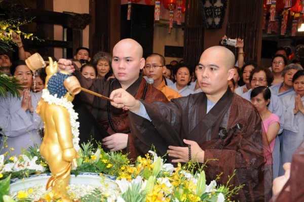 Chùa Long Bửu: Chính thức cử hành Nghi thứcTắm Phật trong Pháp Hội Đản Sanh