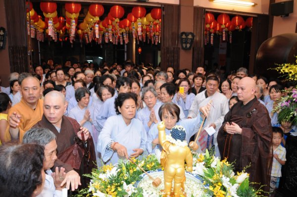 Chùa Long Bửu: Chính thức cử hành Nghi thứcTắm Phật trong Pháp Hội Đản Sanh