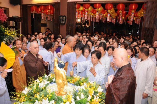 Chùa Long Bửu: Chính thức cử hành Nghi thứcTắm Phật trong Pháp Hội Đản Sanh