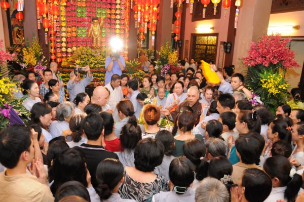 Chùa Long Bửu: Chính thức cử hành Nghi thứcTắm Phật trong Pháp Hội Đản Sanh