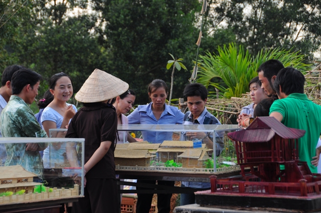 Chùm ảnh về không gian triển lãm thư pháp và trà đạo tại trường Trung Cấp Phật Học Đồng Nai