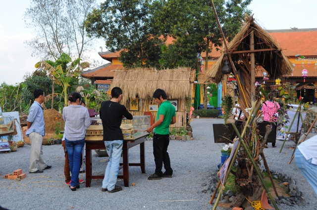 Chùm ảnh về không gian triển lãm thư pháp và trà đạo tại trường Trung Cấp Phật Học Đồng Nai