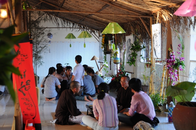 Chùm ảnh về không gian triển lãm thư pháp và trà đạo tại trường Trung Cấp Phật Học Đồng Nai