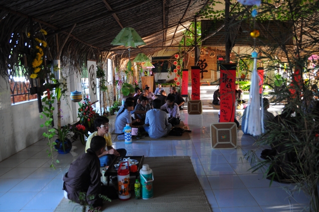 Chùm ảnh về không gian triển lãm thư pháp và trà đạo tại trường Trung Cấp Phật Học Đồng Nai