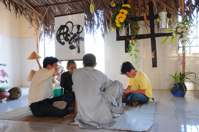 Chùm ảnh về không gian triển lãm thư pháp và trà đạo tại trường Trung Cấp Phật Học Đồng Nai