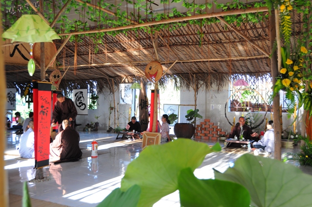 Chùm ảnh về không gian triển lãm thư pháp và trà đạo tại trường Trung Cấp Phật Học Đồng Nai