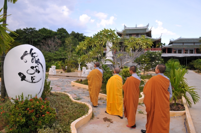 Đà Nẵng: Hơn 500 Phật tử tham dự Khóa tu niệm Phật tại chùa Hương Sơn, Quận Ngũ Hành Sơn