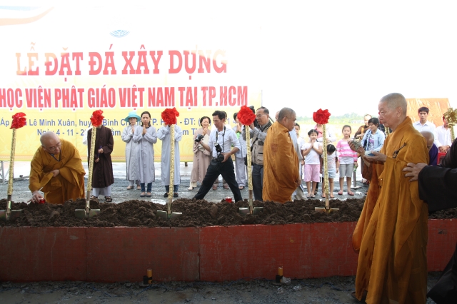 BÌNH CHÁNH: Rộn ràng không khí trước phút lễ đặt đá xây dựng Học viện mới tại TP.HCM