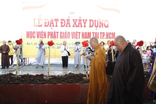 BÌNH CHÁNH: Rộn ràng không khí trước phút lễ đặt đá xây dựng Học viện mới tại TP.HCM