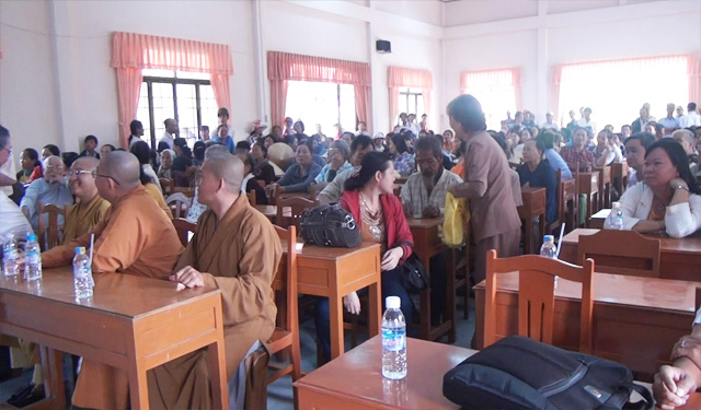 Đoàn từ thiện Đạo Phật Ngày Nay thăm và tặng quà tại tỉnh Bạc Liêu