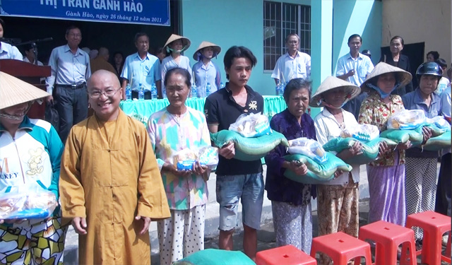 Đoàn từ thiện Đạo Phật Ngày Nay thăm và tặng quà tại tỉnh Bạc Liêu