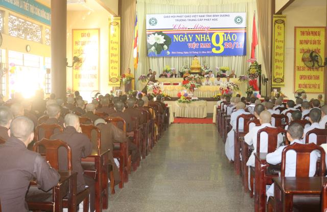 Bình Dương: Trường Trung cấp Phật học tổ chức lễ Nhà giáo Việt Nam 20 – 11