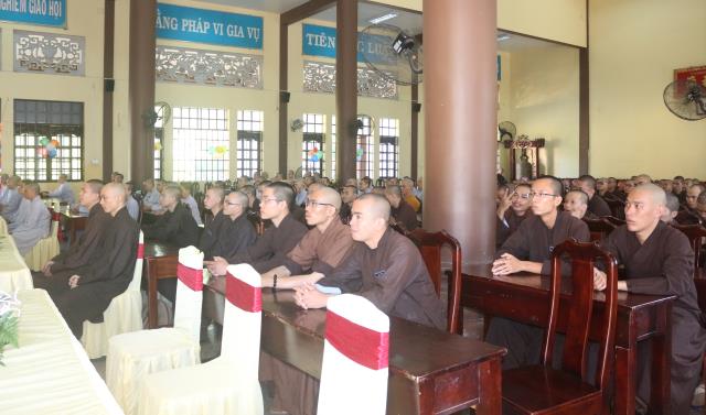 Bình Dương: Trường Trung cấp Phật học tổ chức lễ Nhà giáo Việt Nam 20 – 11