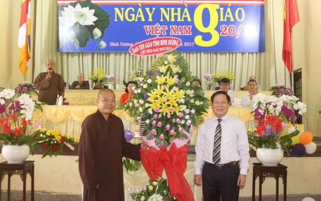 Bình Dương: Trường Trung cấp Phật học tổ chức lễ Nhà giáo Việt Nam 20 – 11