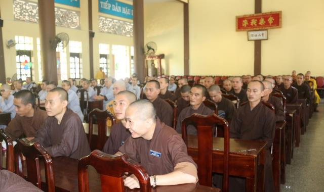 Bình Dương: Trường Trung cấp Phật học tổ chức lễ Nhà giáo Việt Nam 20 – 11