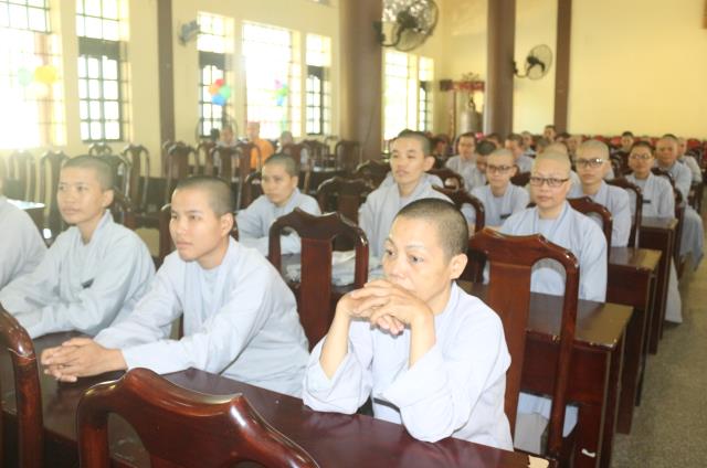 Bình Dương: Trường Trung cấp Phật học tổ chức lễ Nhà giáo Việt Nam 20 – 11