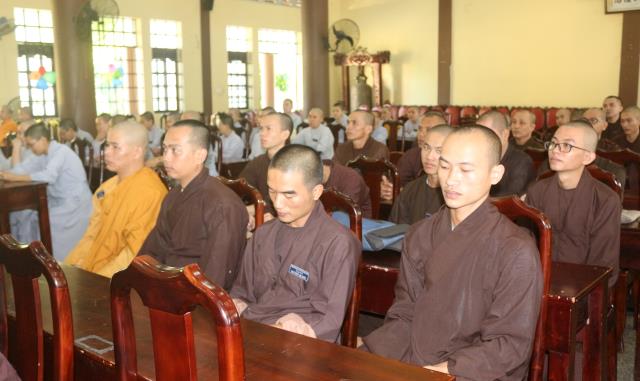 Bình Dương: Trường Trung cấp Phật học tổ chức lễ Nhà giáo Việt Nam 20 – 11