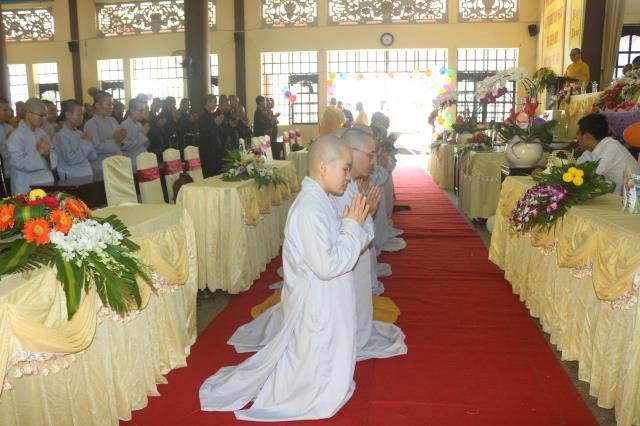 Bình Dương: Trường Trung cấp Phật học tổ chức lễ Nhà giáo Việt Nam 20 – 11