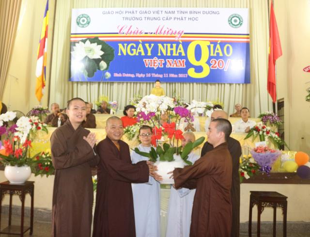 Bình Dương: Trường Trung cấp Phật học tổ chức lễ Nhà giáo Việt Nam 20 – 11