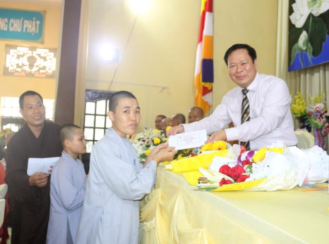Bình Dương: Trường Trung cấp Phật học tổ chức lễ Nhà giáo Việt Nam 20 – 11