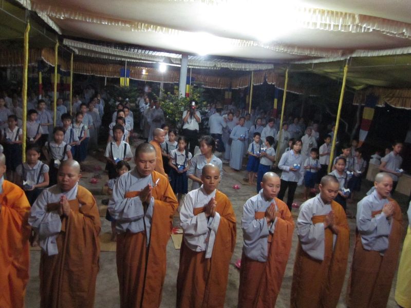 Quảng Trị: lung linh, huyền diệu đêm thắp nến cầu nguyện chùa Khánh An
