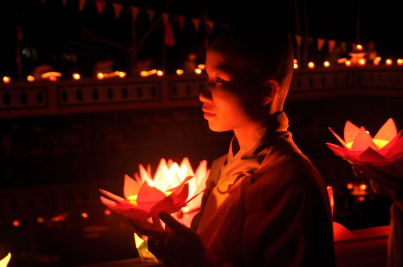 Quảng Trị: lung linh, huyền diệu đêm thắp nến cầu nguyện chùa Khánh An