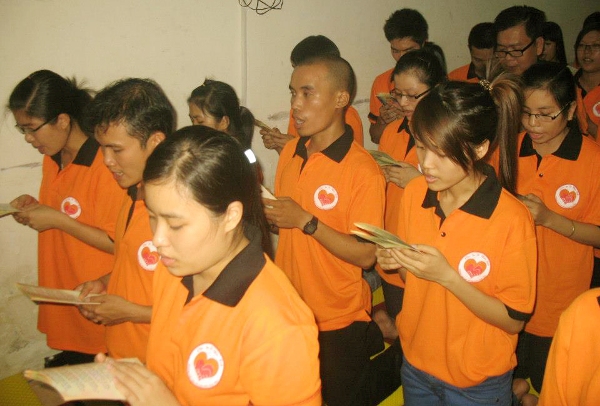 CLB Nhân Sinh tổ chức đêm hoa đăng mừng Khánh đản