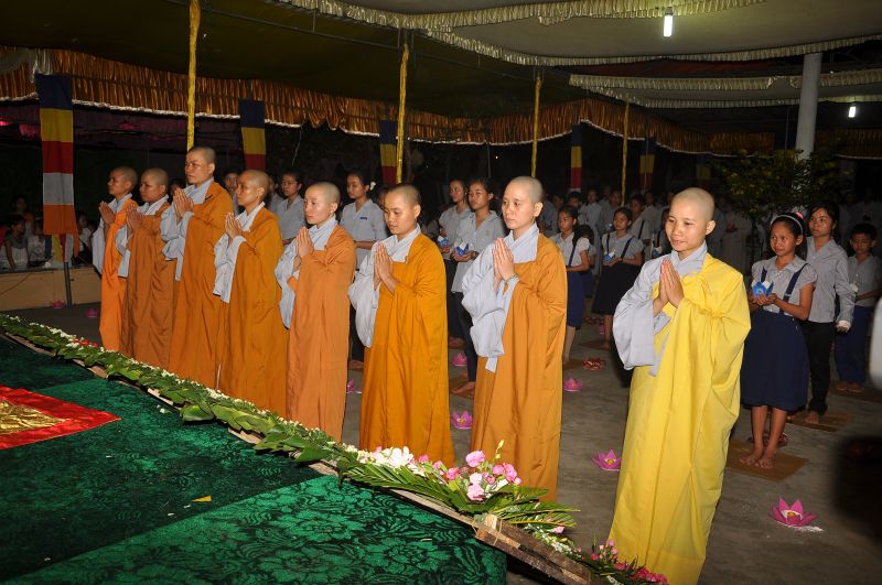 Quảng Trị: lung linh, huyền diệu đêm thắp nến cầu nguyện chùa Khánh An